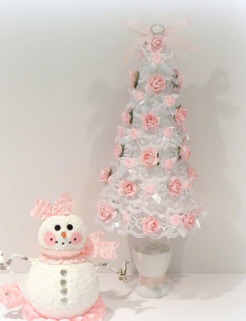 40 Fantastic Shabby Chic Christmas Decoration Ideas Decoration Love   Shabby Chic Lace Christmas Tree 785x1024 