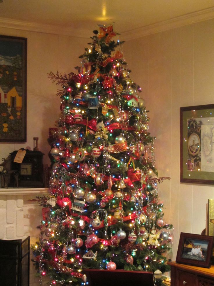 shiny-brite-vintage-christmas-tree-decorated