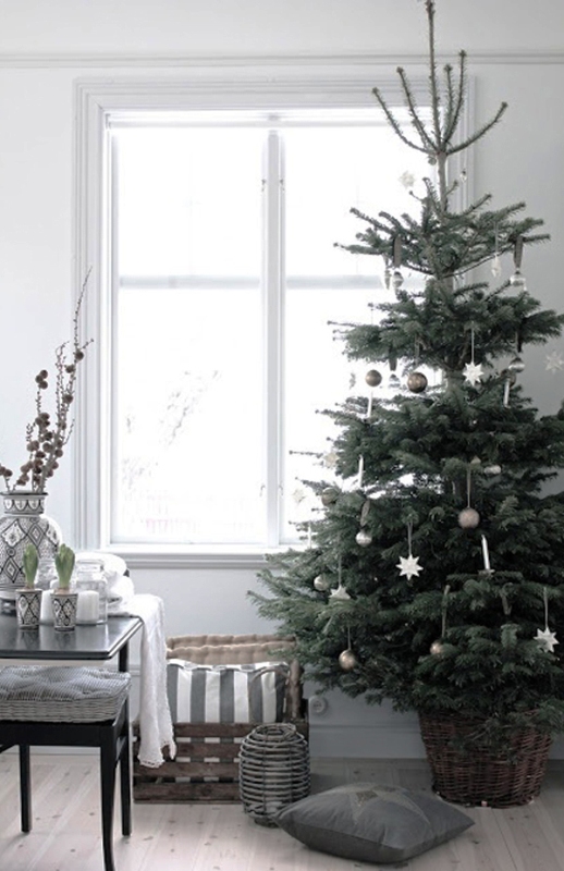simple-christmas-tree-decoration-design