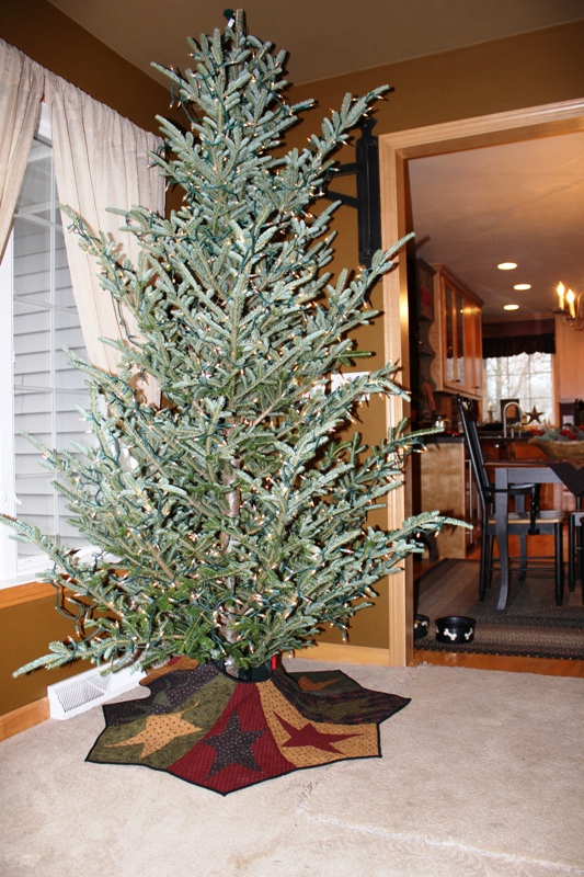 skinny-christmas-trees-decorated-fine-ideas