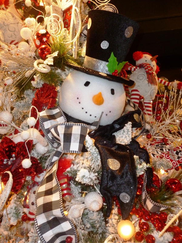 snowman-theme-christmas-tree