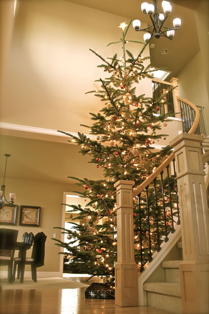 stair-christmas-tree-decoration