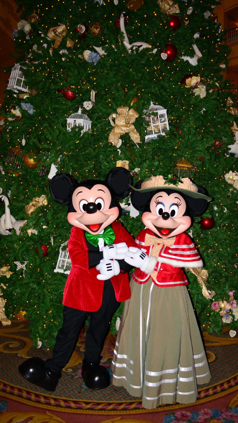 35 Disney Christmas Decorations Ideas - Decoration Love