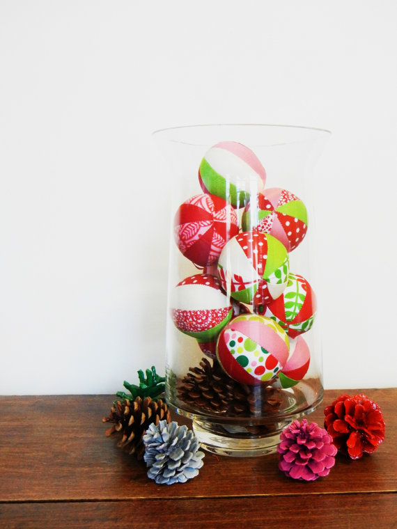 whimsical-christmas-table-decoration