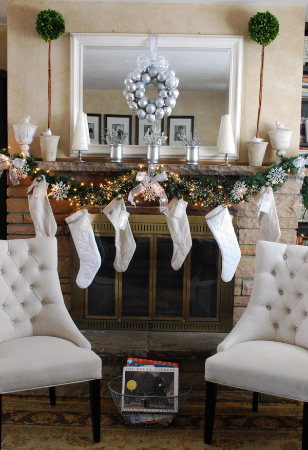 white-christmas-mantel-decorating-ideas