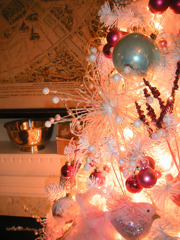 38 Girly Christmas Tree Decorations Ideas - Decoration Love