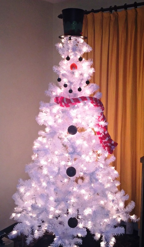 white-christmas-tree-as-snowman-decorations