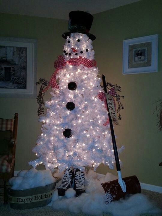 white-christmas-tree-as-snowman-design