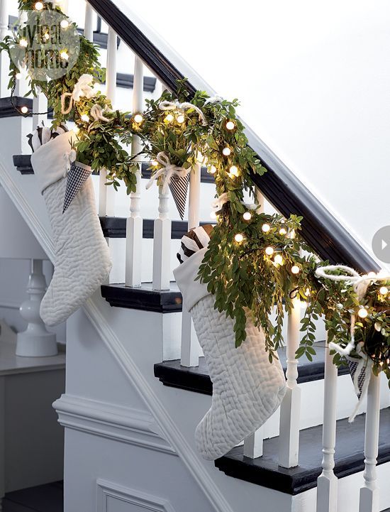 christmas-garland-staircase1