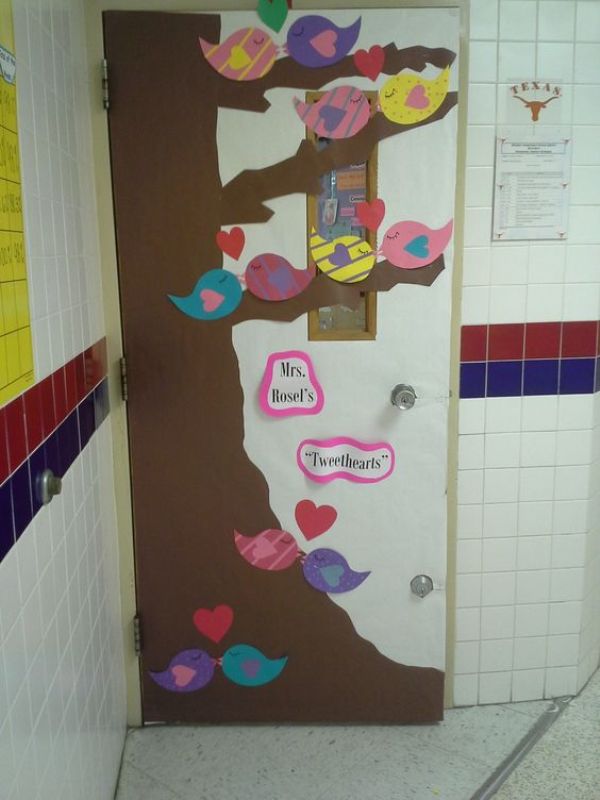 awesome-valentines-day-classroom-door-decoration