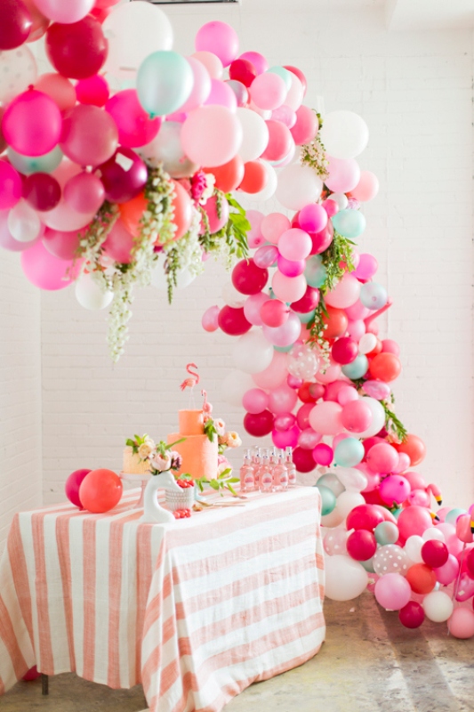 pink-flamingo-party-decorations